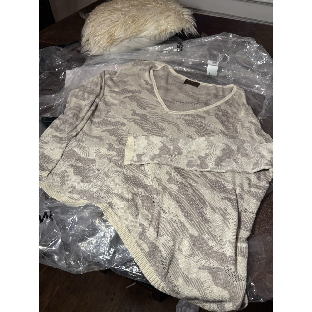Kerisma Camo Print Vneck Lightweight Dolman Sleeve Sweater Womens Size M/L - Picture 14 of 16